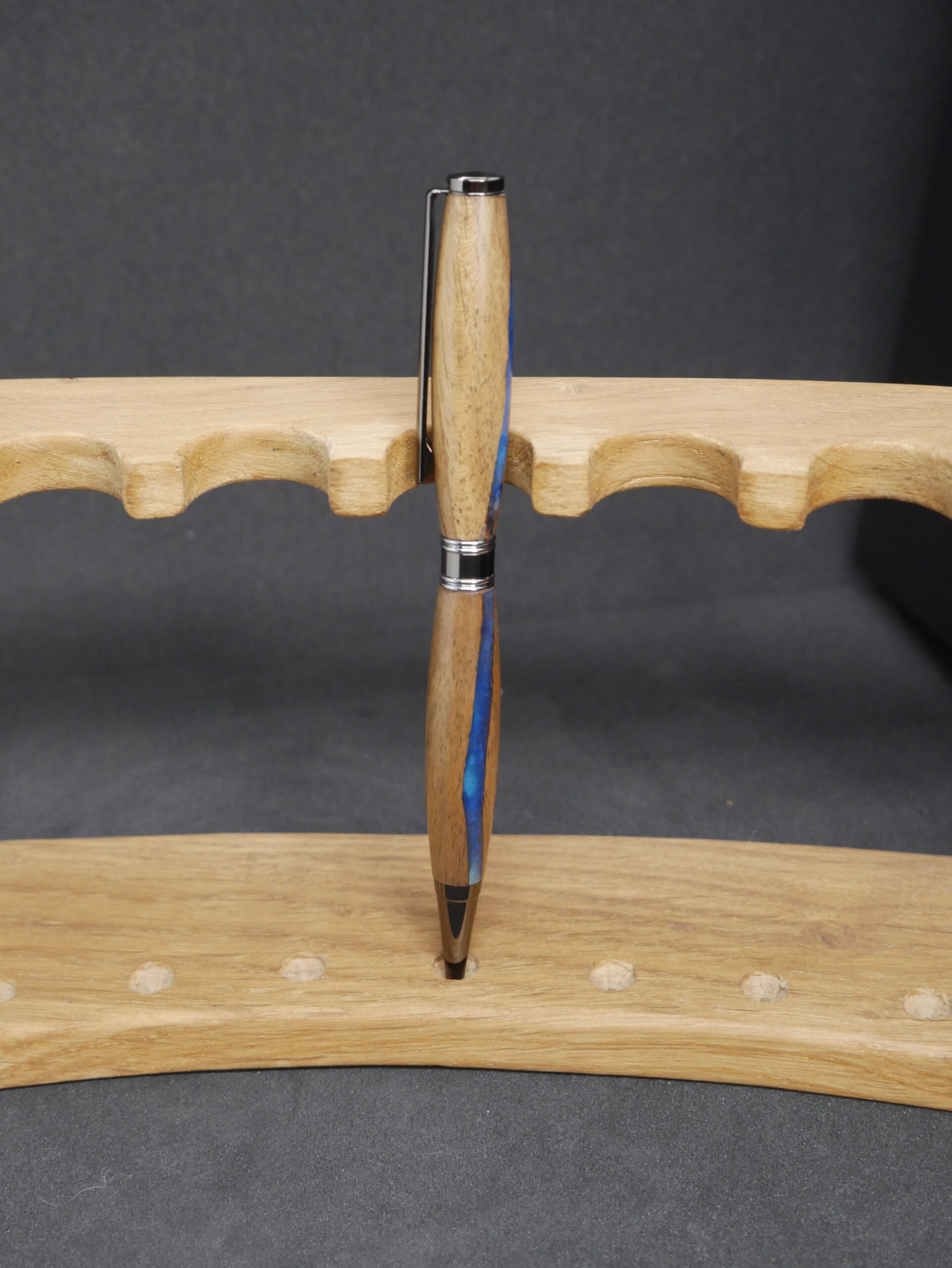 stylo bille en noyer et époxy bleue – Image 6