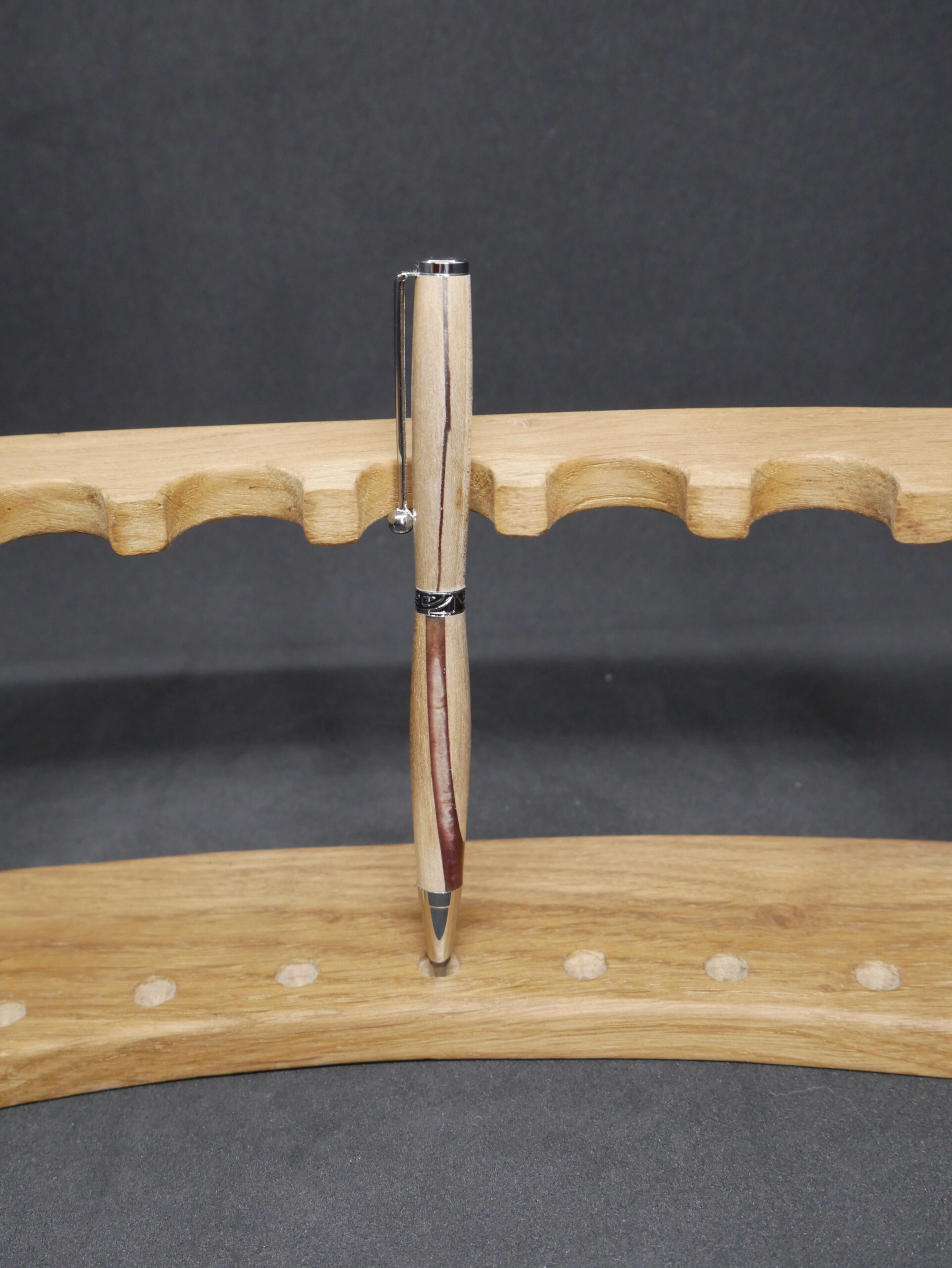 stylo bille en noyer clair et époxy pourpre – Image 2