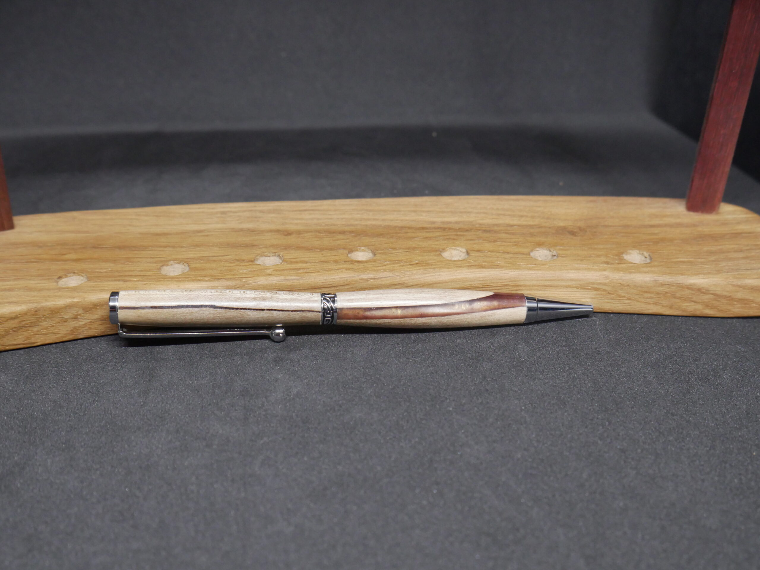 stylo bille en noyer clair et époxy pourpre – Image 5