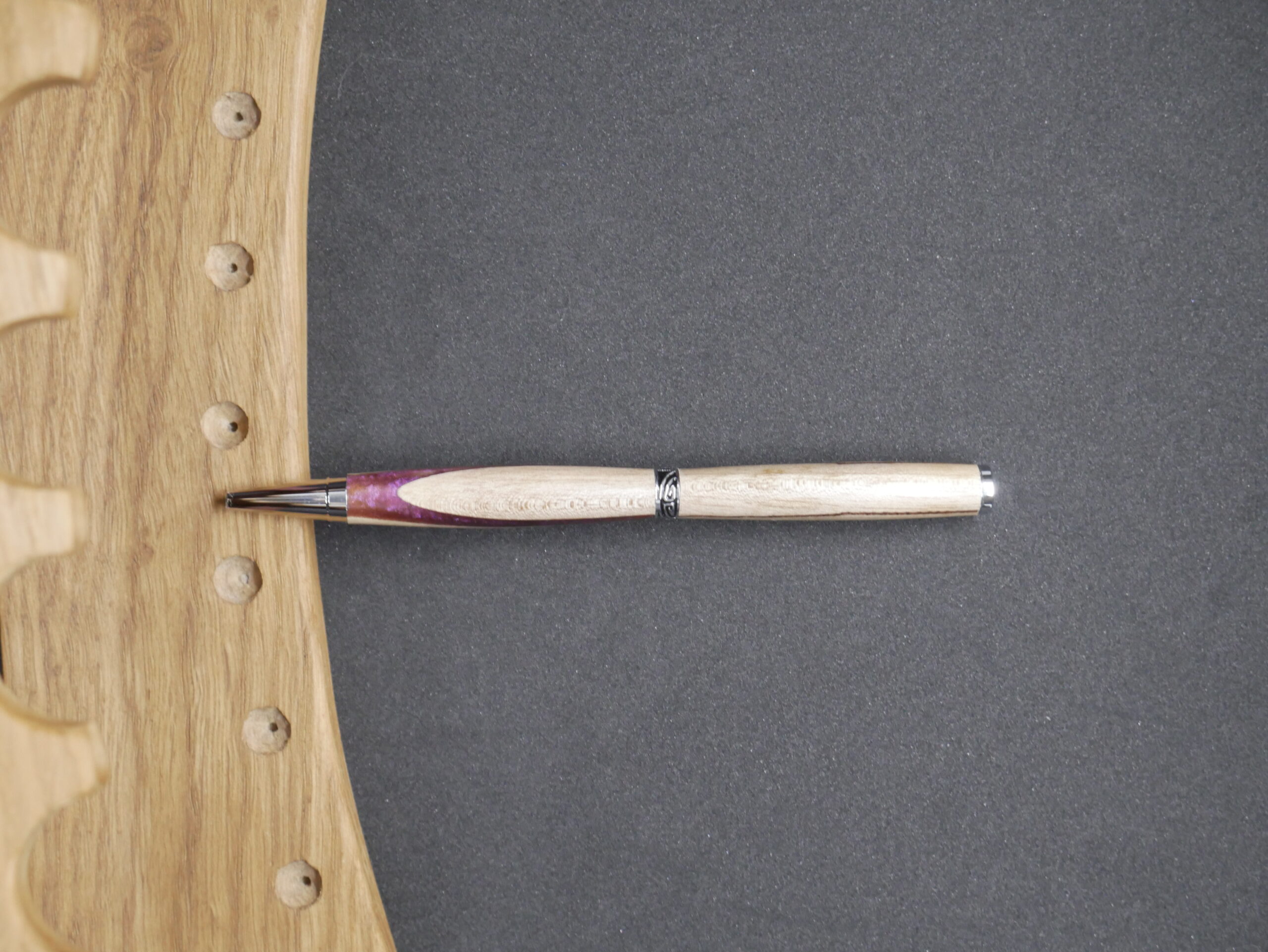 stylo bille en noyer clair et époxy pourpre – Image 6