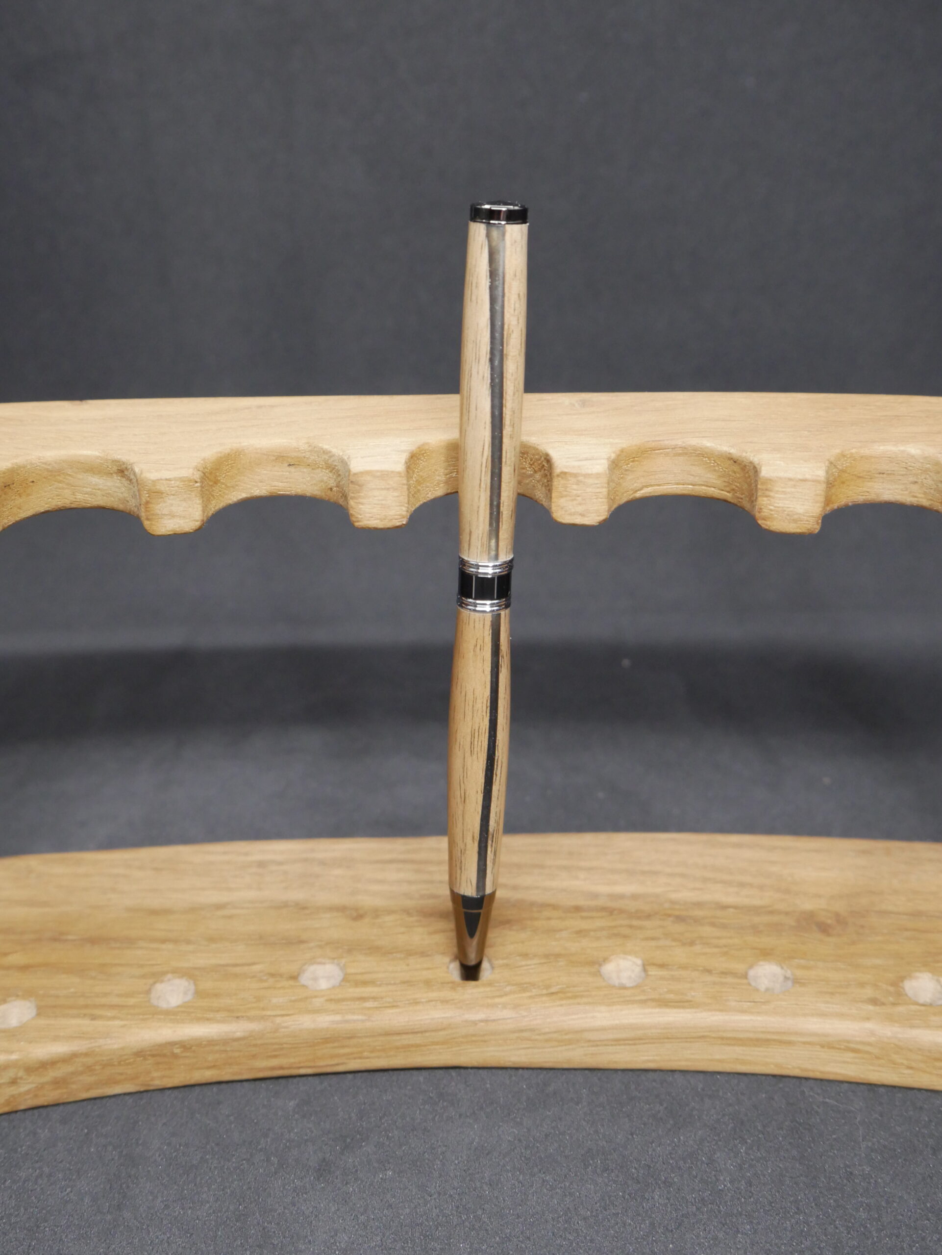 stylo bille en noyer clair et époxy noire – Image 2