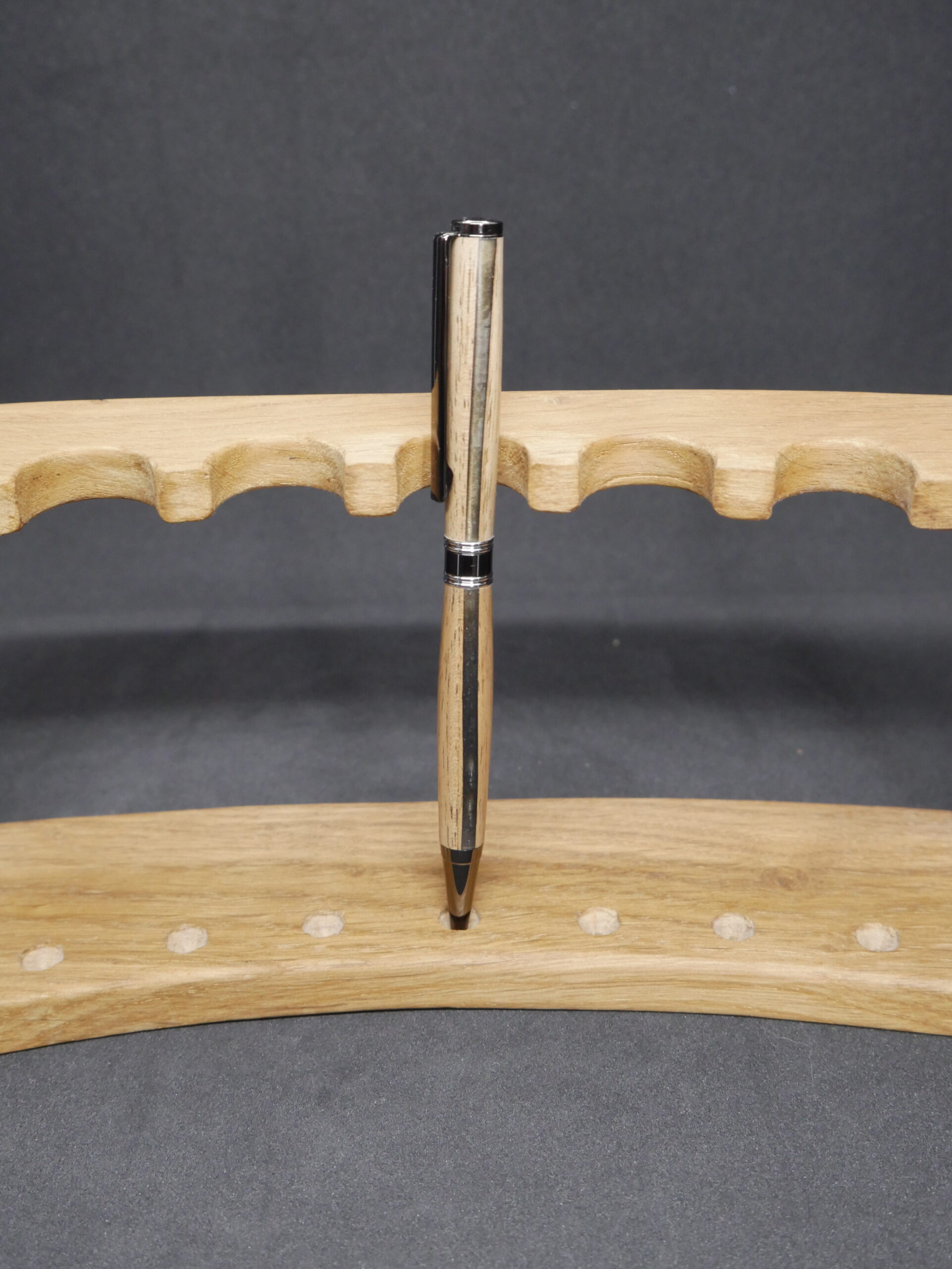 stylo bille en noyer clair et époxy noire