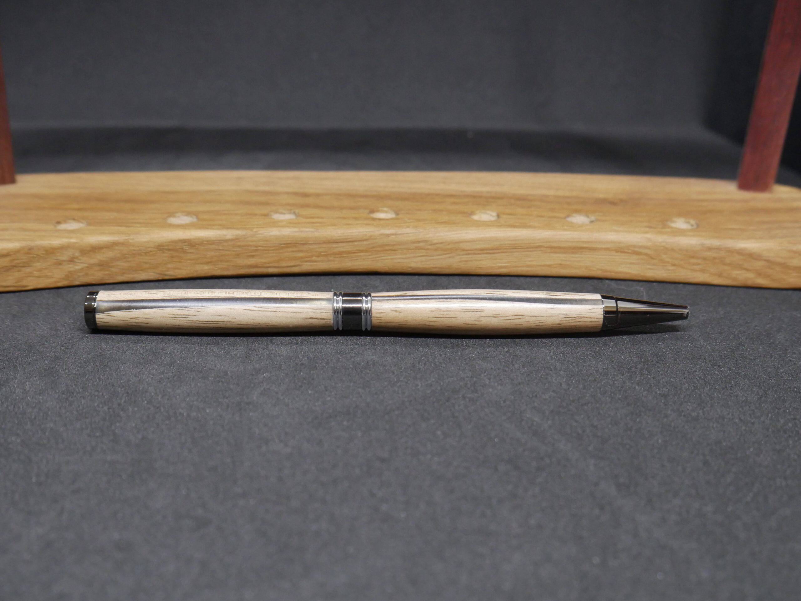 stylo bille en noyer clair et époxy noire – Image 6