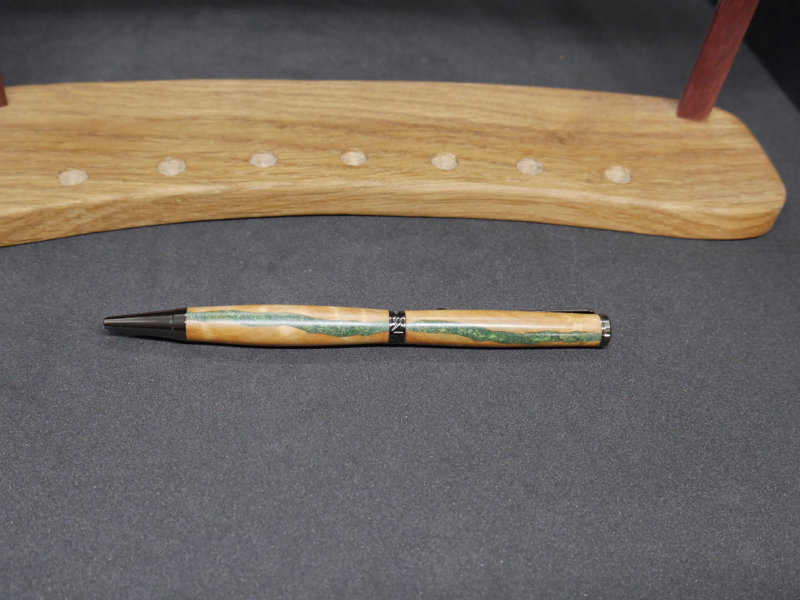 stylo bille en racine de thuya et époxy verte – Image 5