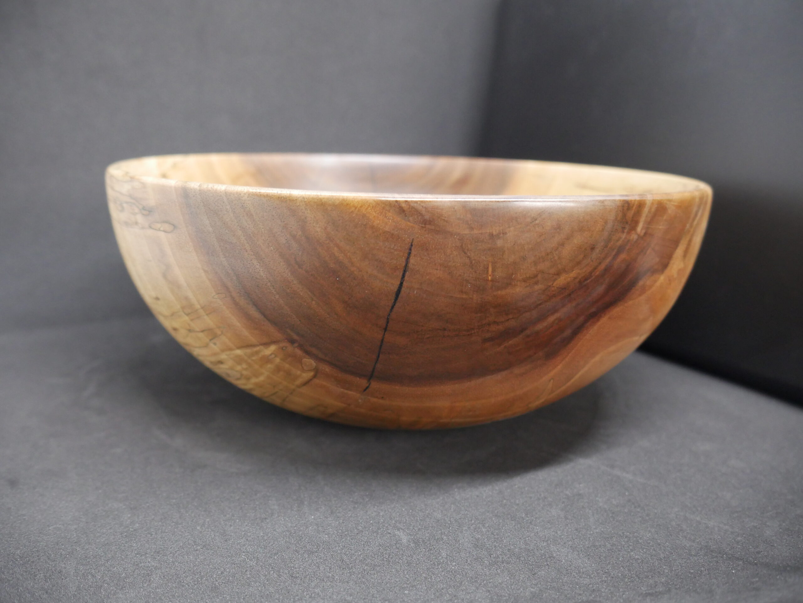 Grand bol en noyer échauffé – Image 3